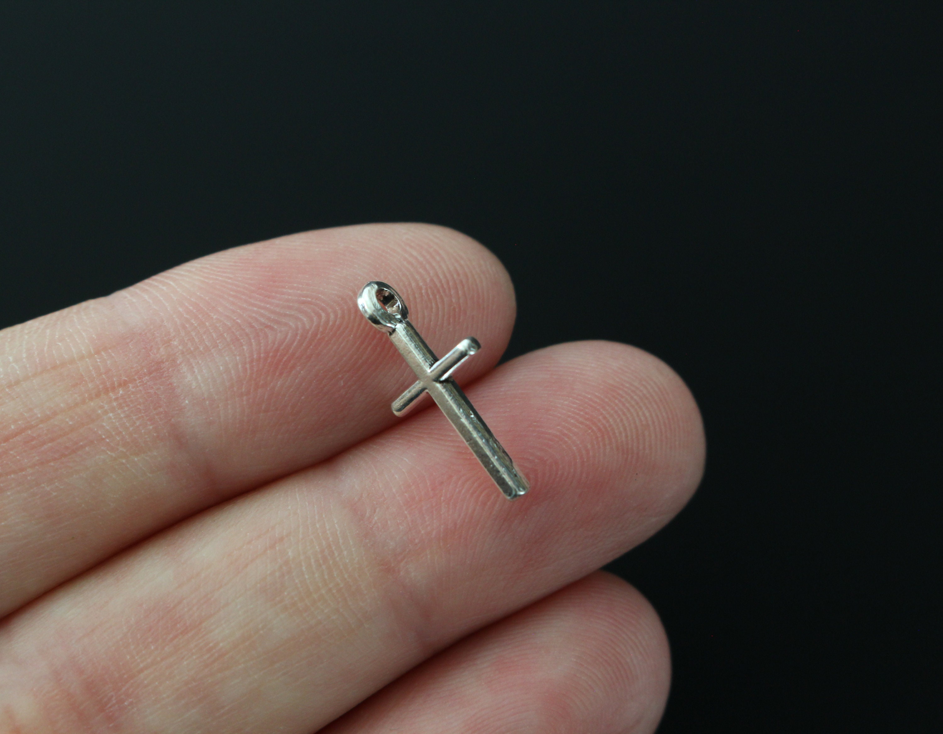 サンプル落ちSilverCross　CLIC・COBBLE Tiny Silver Cross Charms 17mm Long, Available in Packs of 12