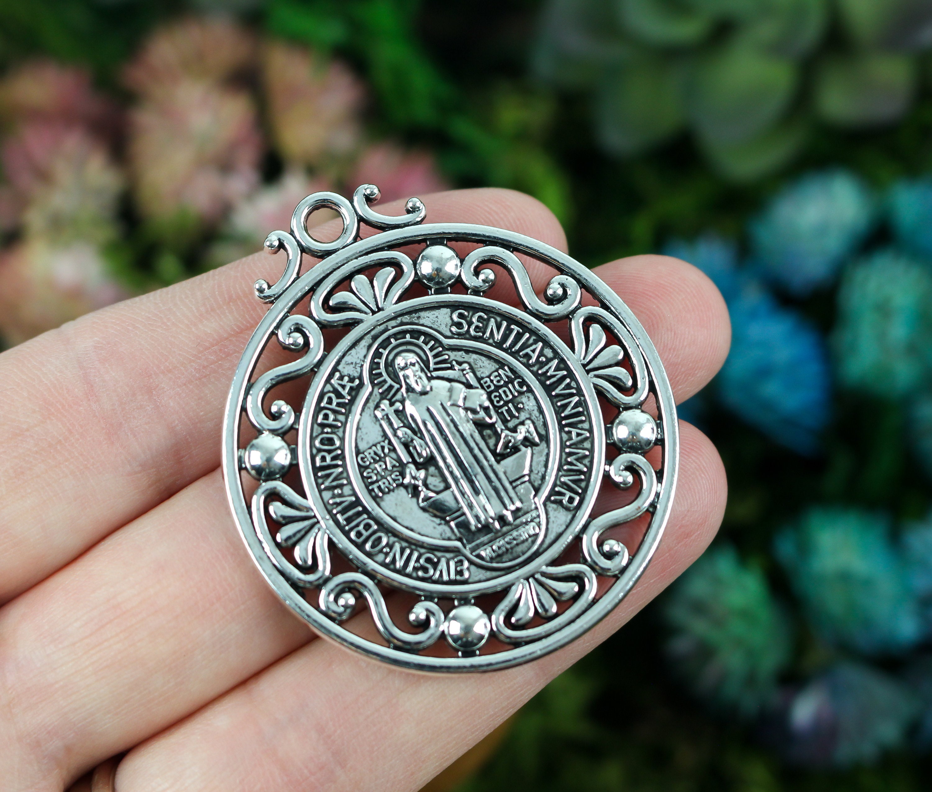Médaille De Saint Benoît Géante - Pendentif De Protection En Alliage Zinc Plaqué Or Vintage - 14,6 Cm - Pour Voiture, Mur Ou Bureau