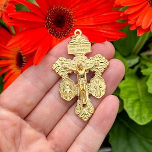 Großes Vergoldetes Drei-Wege-Ablass-Kruzifix-Kruzifix mit Wundertätiger Medaille und Heiliger Benedikt 6,5 cm Lang
