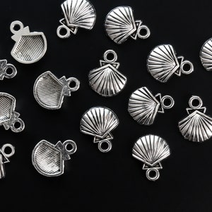 Charms de Concha de Vieira de Plata - Concha de Santiago - Simbolismo Religioso del Bautismo - 14 mm x 12,7 mm