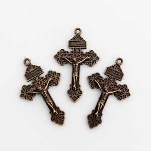 Bronze Indulgence Pardon Kruzifix 6,5 cm Lang - Jesus Nazarenus Rex Judeorum - Verkauft in Packungen mit 3 oder 10 Stück