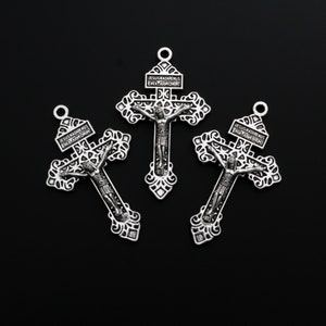 Silber Indulgence Pardon Kruzifix 6,5 cm Lang - Jesus Nazarenus Rex Judeorum - Verkauft in Packungen mit 3 oder 10 Stück