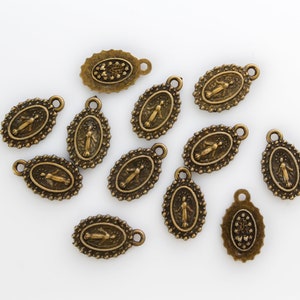 Bronze Wunderbare Medaille Anhänger mit gepunkteter Umrandung 15 x 9 mm Verkauft in Mengen von 10, 25 und 50 Anhängern