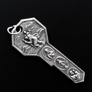 Saint Christopher Travel Protection Keychain Medal - Key of Heaven Four Way Medal - Made in Italy