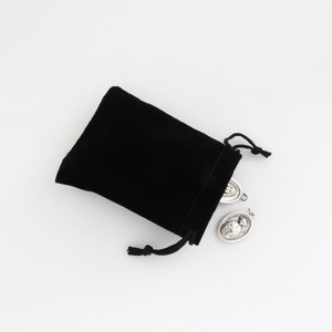 Pochettes en velours noir 3 1/2 x 2 7/8 po. Sacs à cordon pour cadeaux ou rangement de bijoux - 5, 10, 25 ou 50 paquets