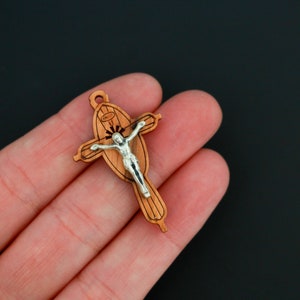 Wood Cross Necklace with Jesus image – Loja Esperança