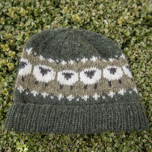Sheep Hat Knitting Pattern, Cozy Winter Beanie with Cute Sheep Design, Colorwork Wool Hat for Holiday Knitting, Instant Download PDF