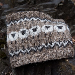 Sheep Motif Cowl Knitting Pattern, Cozy Animal Neck Warmer, Fair Isle Colorwork Design, Instant Download PDF