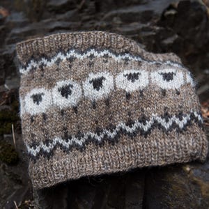 Sheep Motif Cowl Knitting Pattern, Cozy Animal Neck Warmer, Fair Isle Colorwork Design, Instant Download PDF