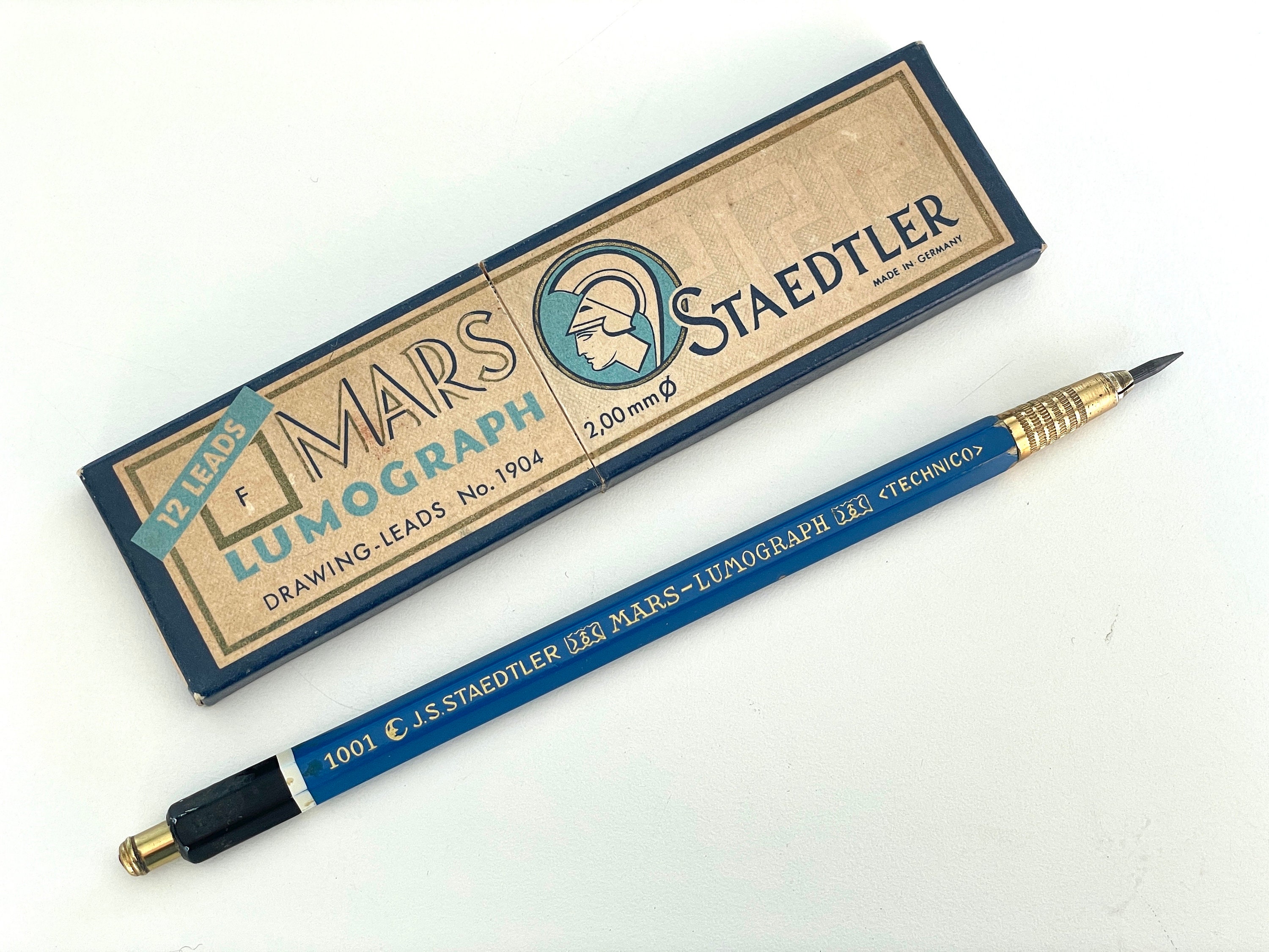 Staedtler Mars Lumograph Art Set | Drawing Kit with Art Pencils, Drawing  Pens, Eraser and Double Hole Sharpener (61 100)