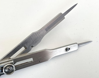 Divisores proporcionales Fullerton 575 de 8" con plano de montaje del mecanismo de cremallera en su estuche original.