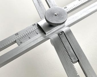 Excepcionales divisores proporcionales universales HAFF de 10" con dibujo de mecanismo de cremallera en su estuche original.