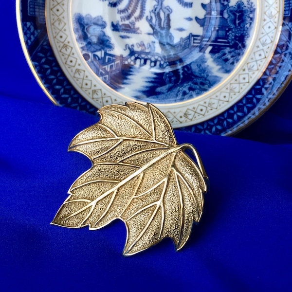 Nettie Rosenstein Signed Vintage Gold Tone Maple Leaf Brooch, Vintage Nettie Rosenstein Brooch, Nettie Rosenstein Pin