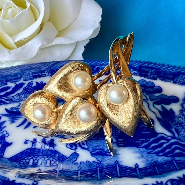 Vintage Gold Tone Lily Brooch with Faux Pearls