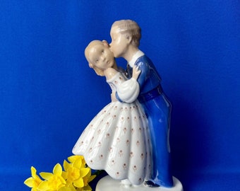 Figurine vintage B&G en porcelaine « First Kiss », Danemark vintage Bing et Grondahl 2162 First Kiss