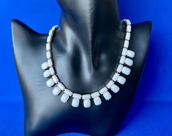Vintage Weiss Milk Glass Choker Necklace