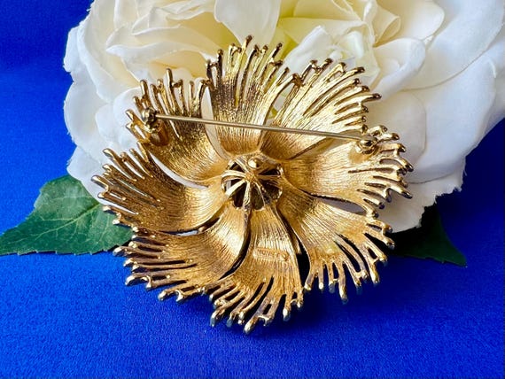 Monet 1960’s Book Piece Vintage Cordelia Brooch View 5