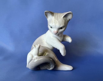 Vintage Lladro Porcelain Cat with Mouse on Tail Figurine, Lladro #5236 Cat with Mouse Figurine