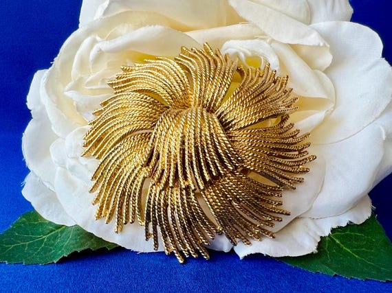 Monet 1960’s Book Piece Vintage Cordelia Brooch View 3