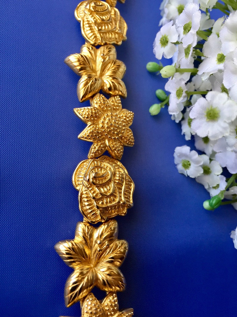 Vintage Monet Gold Plated Flower Design Link Bracelet, Signed Monet Flower Link Bracelet, Monet Rose, Daisy and Lily Bracelet image 10