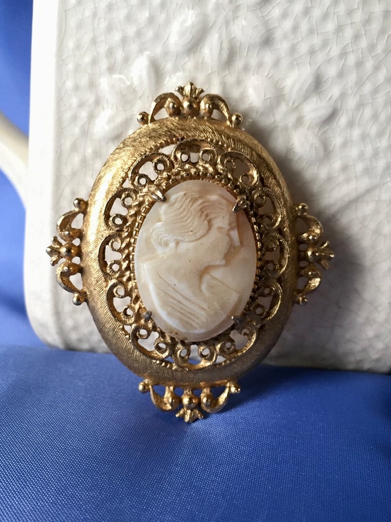 Vintage Signed Geno Carved Shell Cameo Pendant, V… - image 9