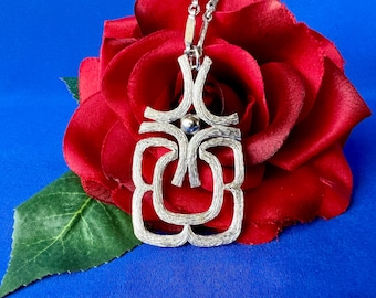 1974 Avon Mayan Silver Tone Pendant Necklace