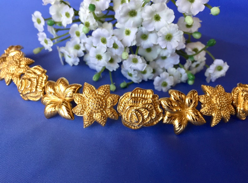 Vintage Monet Gold Plated Flower Design Link Bracelet, Signed Monet Flower Link Bracelet, Monet Rose, Daisy and Lily Bracelet image 8