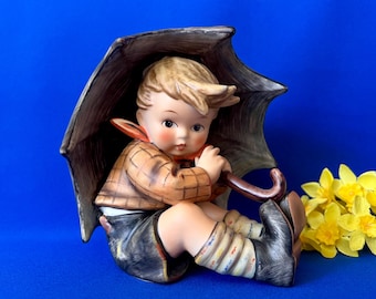 Goebel M.I. Hummel Figurine "Umbrella Boy" TMK-6 #152/0-A 5" Tall