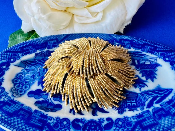 Monet 1960’s Book Piece Vintage Cordelia Brooch View 2