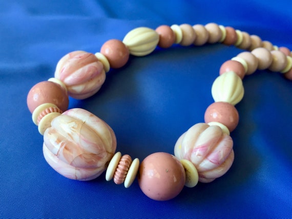 Vintage Pink and White Beaded Necklace, Beaded Ne… - image 2