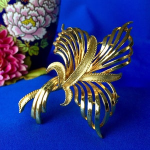 Lisner Signed Vintage Gold Tone Leaf Brooch, Signed Lisner Leaf Brooch, Large Leaf Brooch, Large Lisner Leaf Brooch, Lisner Flower Brooch