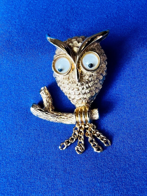 Vintage Avon Gold Tone Googly Eyed Owl Brooch