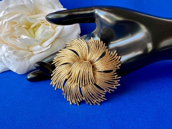 Monet 1960’s Book Piece Vintage Cordelia Brooch