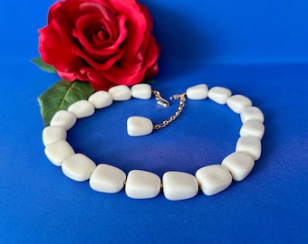 Vintage Crown Trifari White Lucite Beaded Chunky Choker Necklace