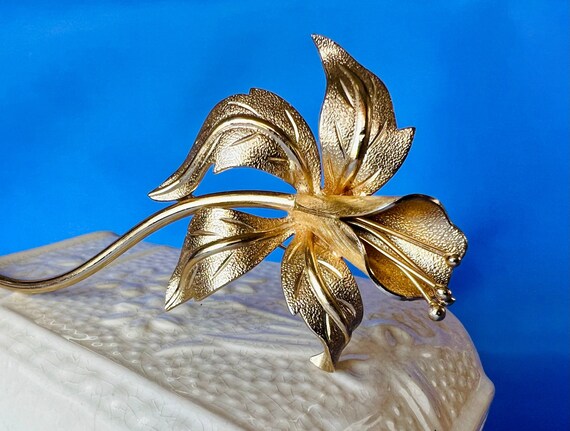 Monet Signed Vintage Long Stem Gold Tone Flower B… - image 1