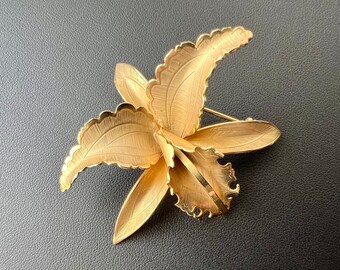 Giovanni Signed Gold Tone Orchid Brooch