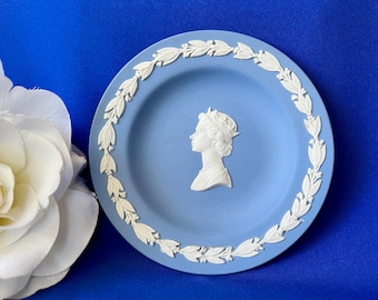 Vintage Wedgwood 1972 Queen Elizabeth II Silver Wedding Commemorative Trinket Dish