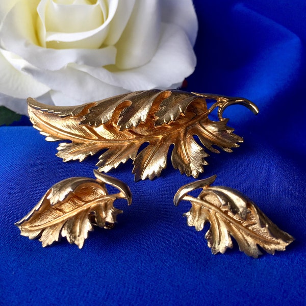 Verkauf signiert Brooch Pegasus Gold-Ton Blatt Brosche und Ohrringe Set, brooch Pegasus-Blatt-Schmuck-Set, Coro Brosche und Ohrringe