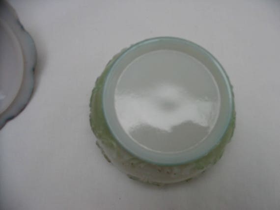 Vintage Antique Victorian Milk Glass Round Boudoi… - image 8