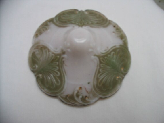 Vintage Antique Victorian Milk Glass Round Boudoi… - image 9
