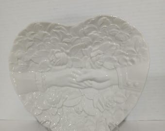 White Heart Shaped Plate 2 Hands Holding Made In Italy 7595 Roses