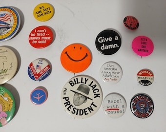 Lot de badges vintage des années 1960-1980 Billy Jack For President Beatles Fan Club Smiley Face Vietnam War Button