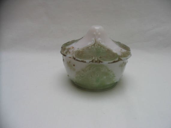 Vintage Antique Victorian Milk Glass Round Boudoi… - image 4