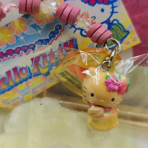 ヴィンテージ ハローキティ ハワイ チャーム：日焼け肌のフラ