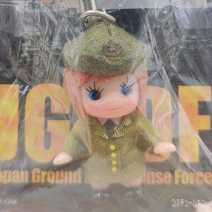 QP 陸上自衛隊 キューピー 女性制服 コスチューム ドール ストラップ、キーチェーン、チャームバッグ、チャームストラップ、携帯ストラップ、ギフト
