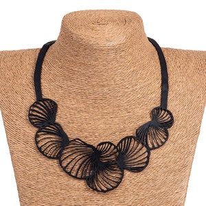Collar de cámara de aire de concha / Collar vegano reciclado / Collar hecho a mano sin metal