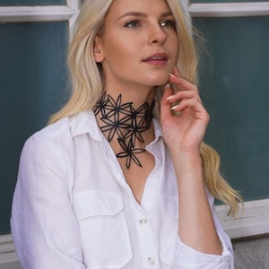 Pentas Star-shaped Flower Statement Necklace Inner Tube Choker for Women