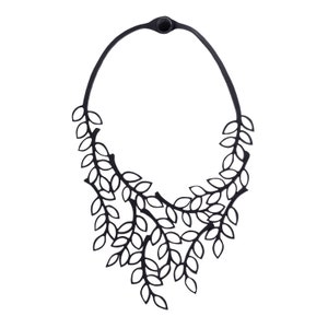 Collar de cámara de aire ecológico y vegano de Evergreen / Collar de caucho reciclado / Collar llamativo con forma de hoja