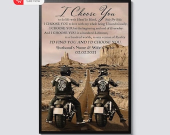 Puede incluir: Impresión enmarcada con una pareja en motocicletas en una carretera desértica, con el texto "I Choose You" y espacio para nombres y una fecha. La imagen tiene un borde negro y una etiqueta de venta. También está presente el texto "Name and Number can be customized".
