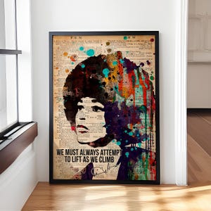 Póster vintage con retrato de Angela Davis, cita de Angela Davis que dice que siempre debemos intentar levantar mientras escalamos, Angela Davis, arte de Angela Davis
